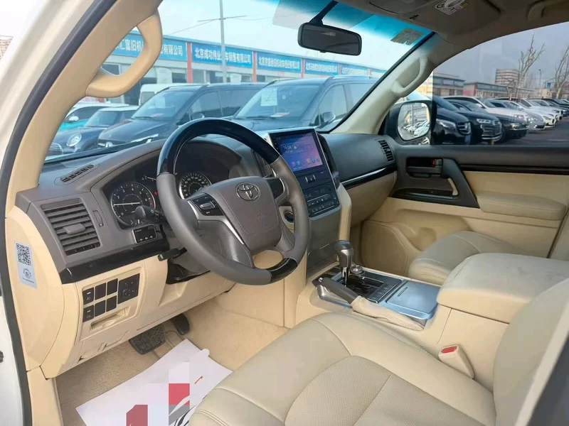 Toyota Land Cruiser 2022 car image #6