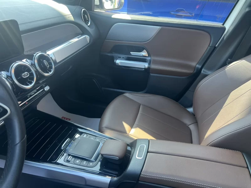Mercedes-Benz GLB Class 2023 car image #6