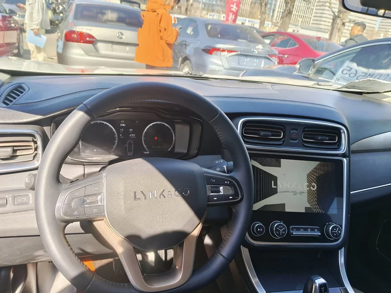 Lynk & Co 2018 #6 Lynk & Co 2018 car image #6