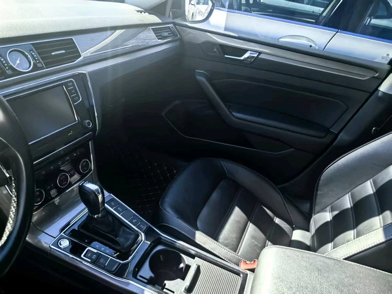 Volkswagen Passat 2017 car image #6