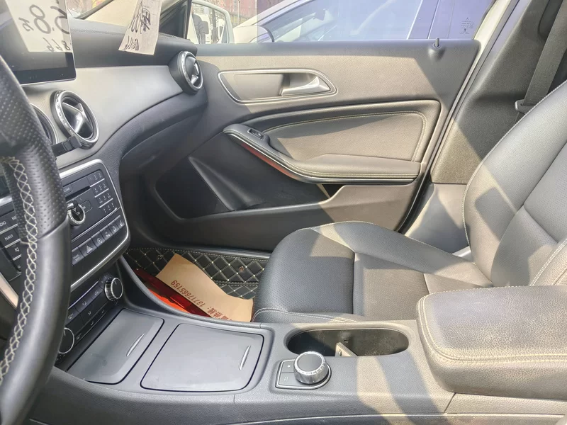 Mercedes-Benz GLA Class 2016 car image #6