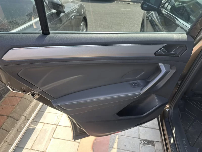 Volkswagen Tiguan L 2019 car image #6