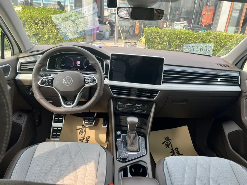 Volkswagen Tiguan L 2023 car image #6