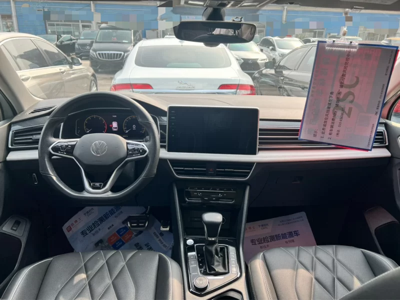 Volkswagen Tiguan L 2021 immagine di auto #6