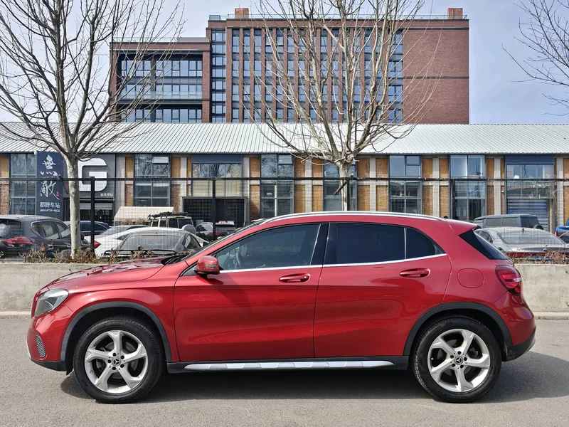 Mercedes-Benz GLA Class 2017 car image #6