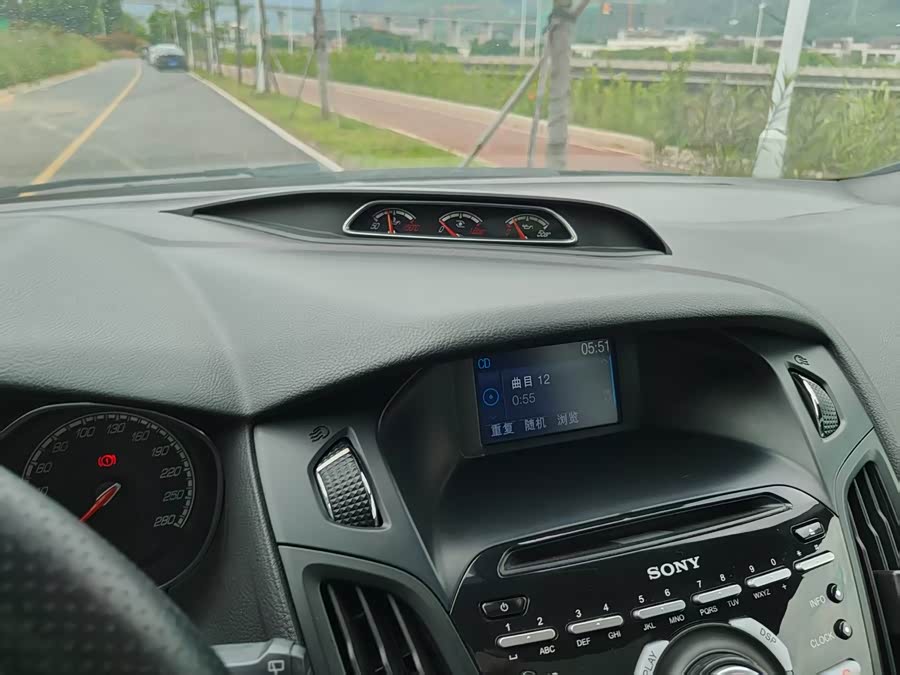 Ford Focus (Imported) 2014 car image #42