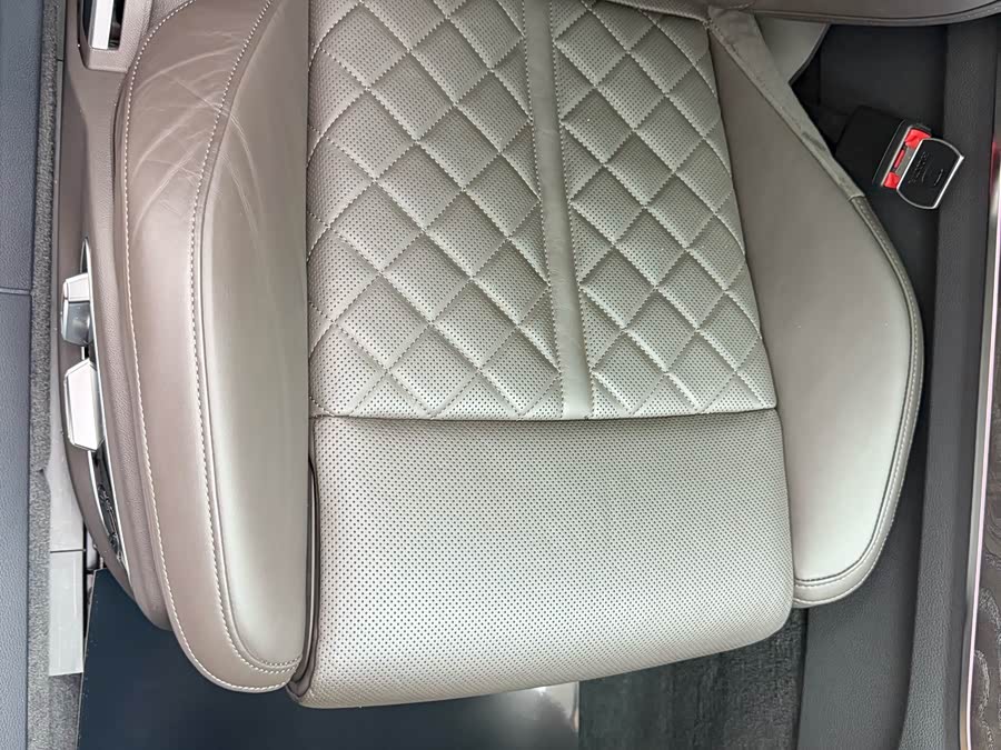 Audi A8 2021 imagem de carro #42