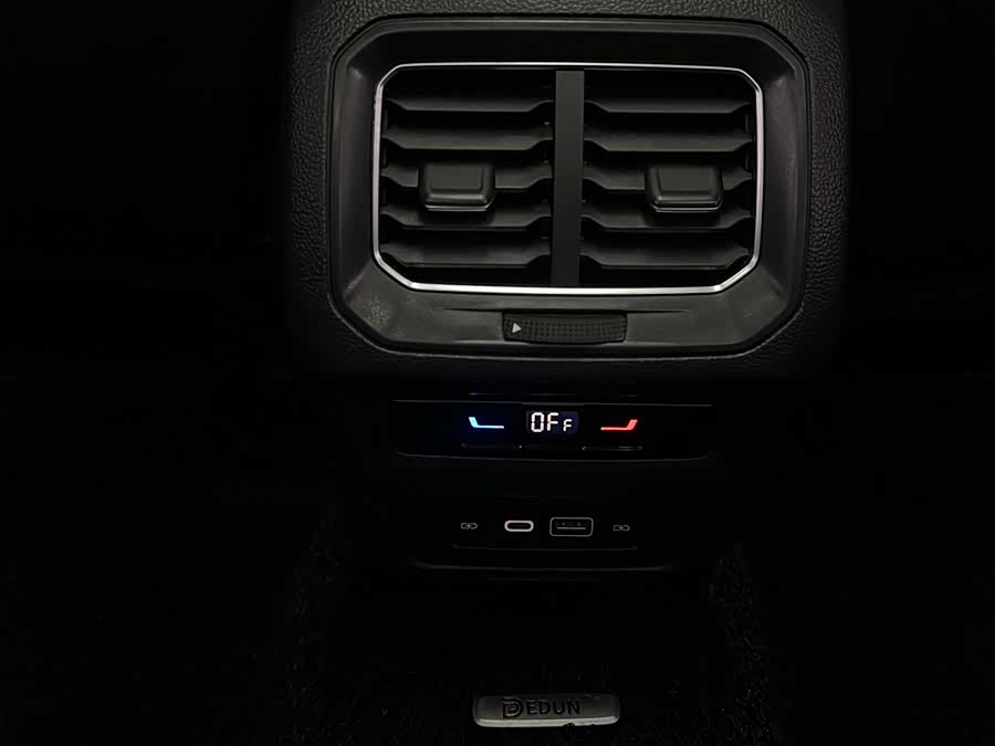Volkswagen Tiguan L 2022 car image #42