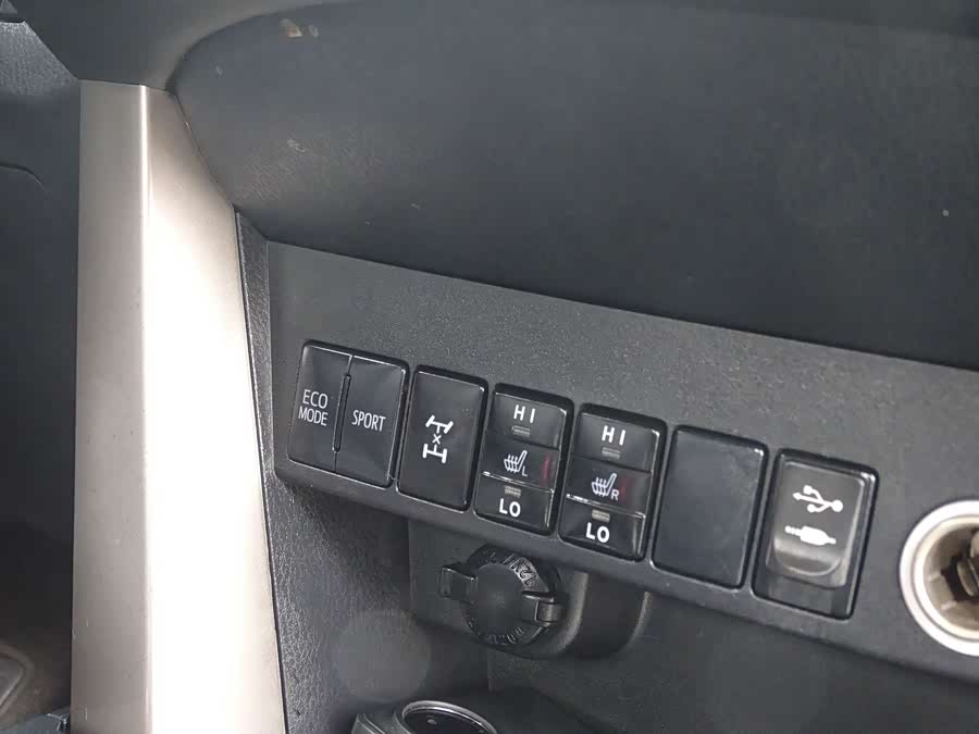 Toyota RAV4 2015 car image #42