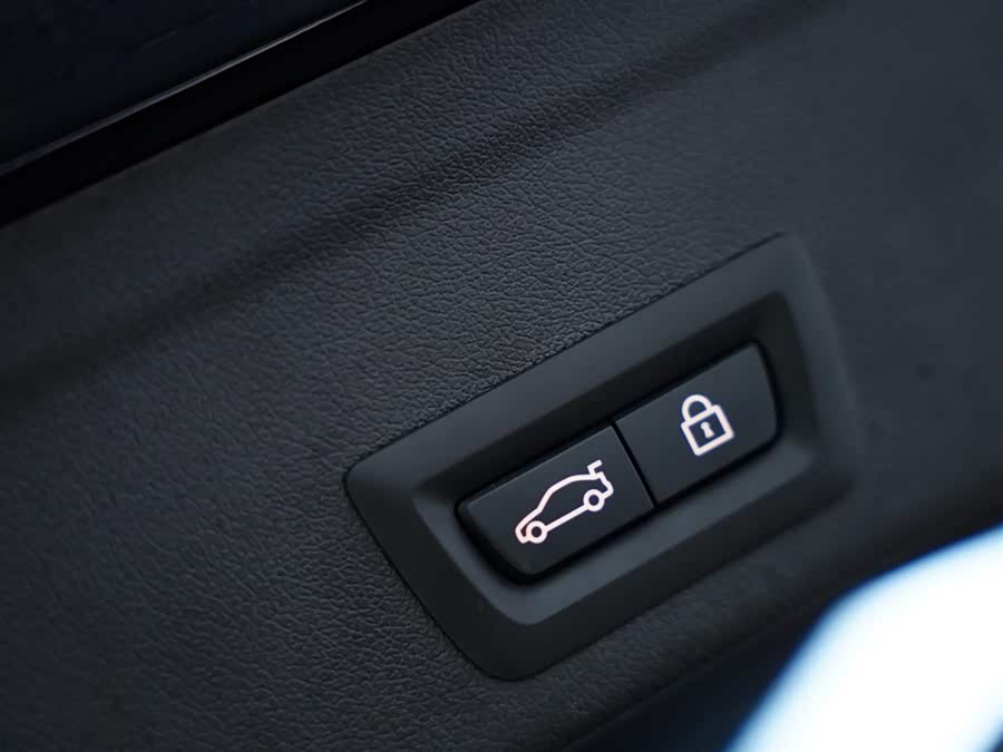 BMW X6 2021 car image #42