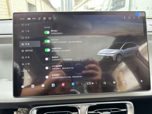 零跑汽车 零跑B01 2025 汽车图片 #42