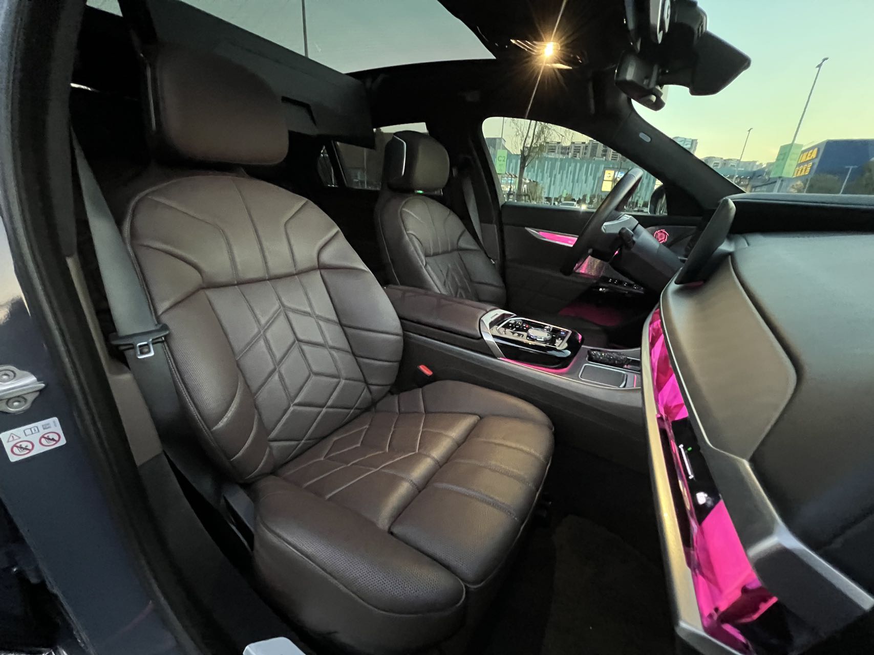 BMW i7 2023 car image #42