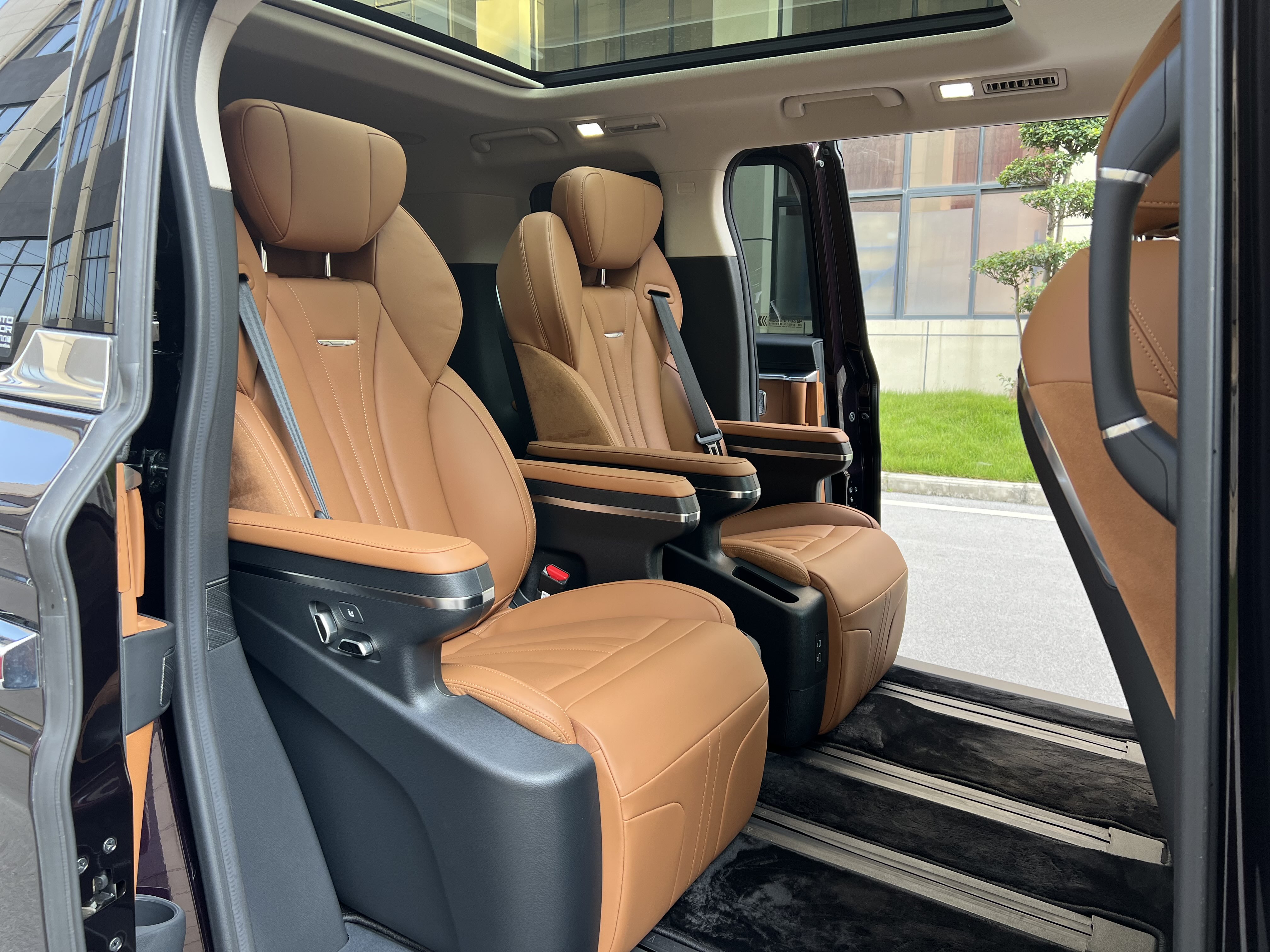 HongQi HQ9 PHEV 2024 #42 HongQi HQ9 PHEV 2024 car image #42