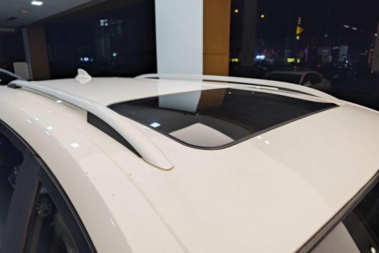 T5 2019 car image #42