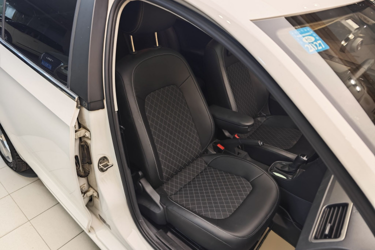 Skoda Rapid Spaceback 2019 car image #42