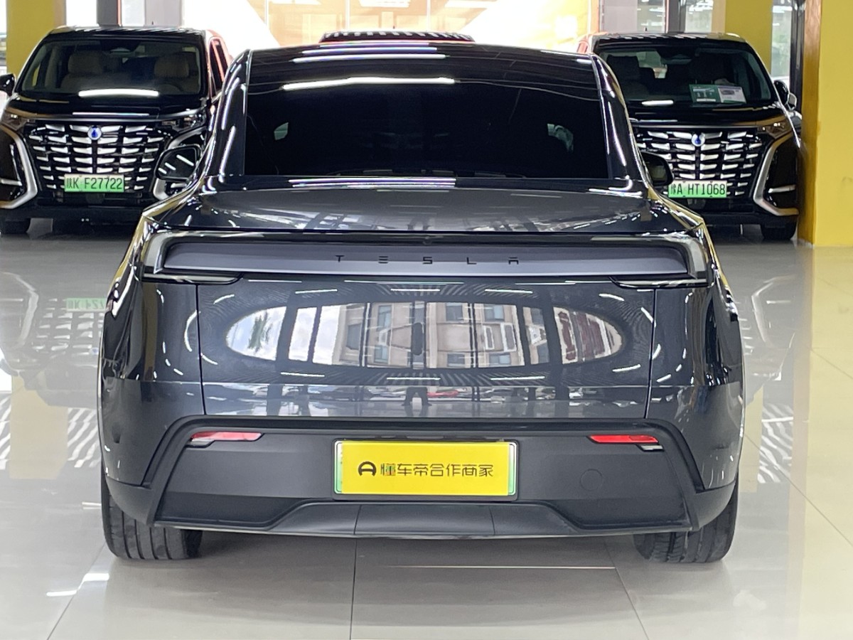 Tesla Model Y 2025 car image #7