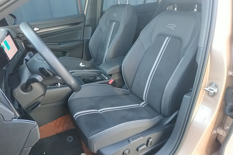 Volkswagen Golf 2022 car image #15
