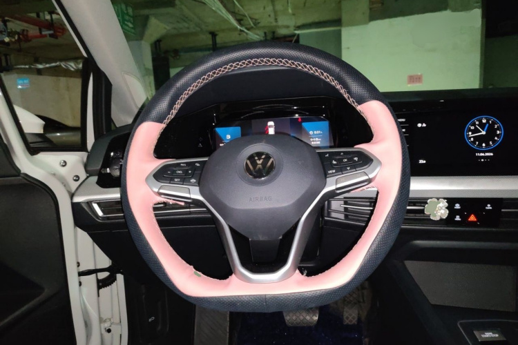 Volkswagen Golf 2022 car image #11