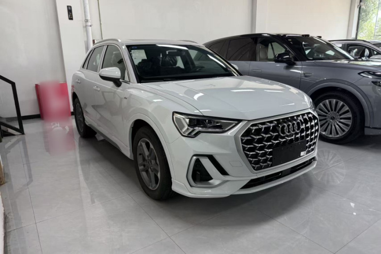 Audi Q3 2024 car image #4