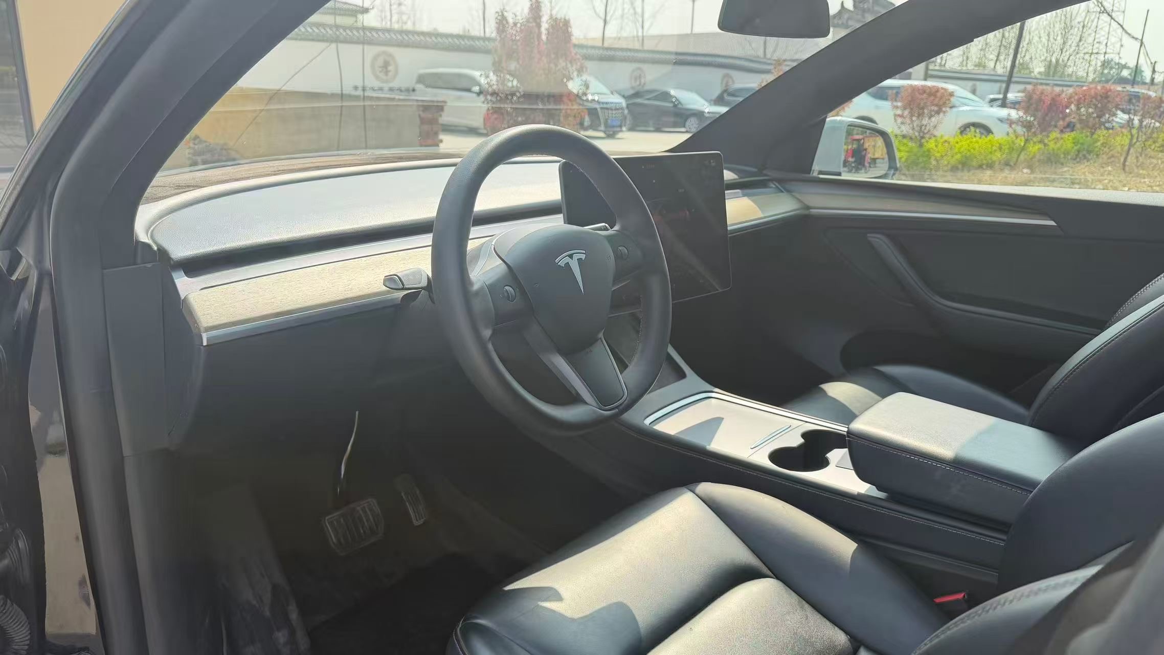Tesla Model Y 2023 #8 Tesla Model Y 2023 car image #8