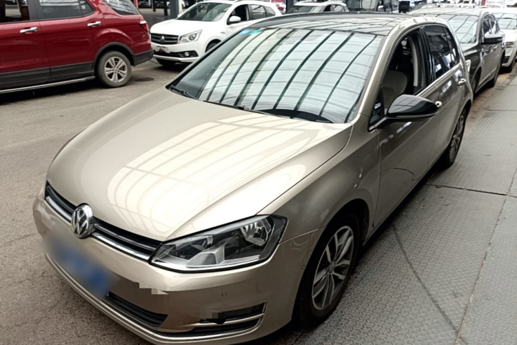 Volkswagen Golf 2017 car image #2
