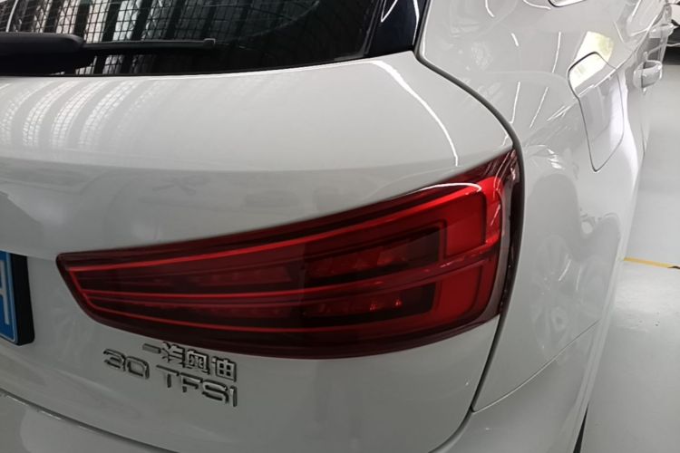 Audi Q3 2016 car image #8