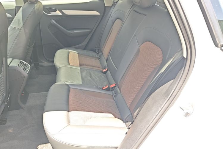 Audi Q3 2018 car image #17