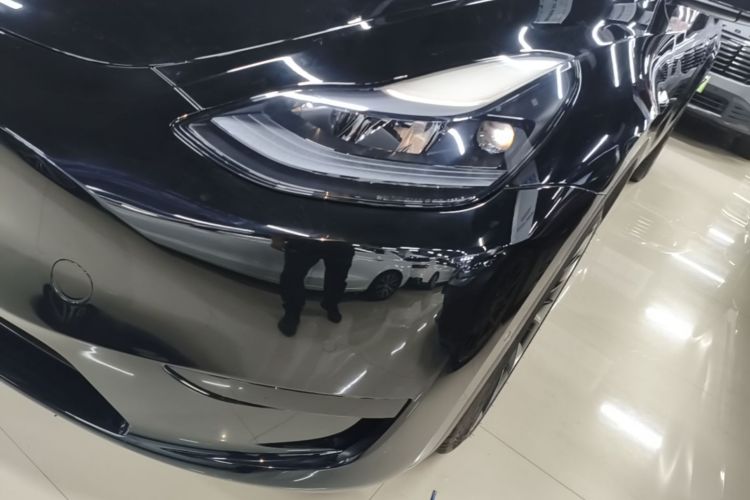 Tesla Model Y 2023 car image #23