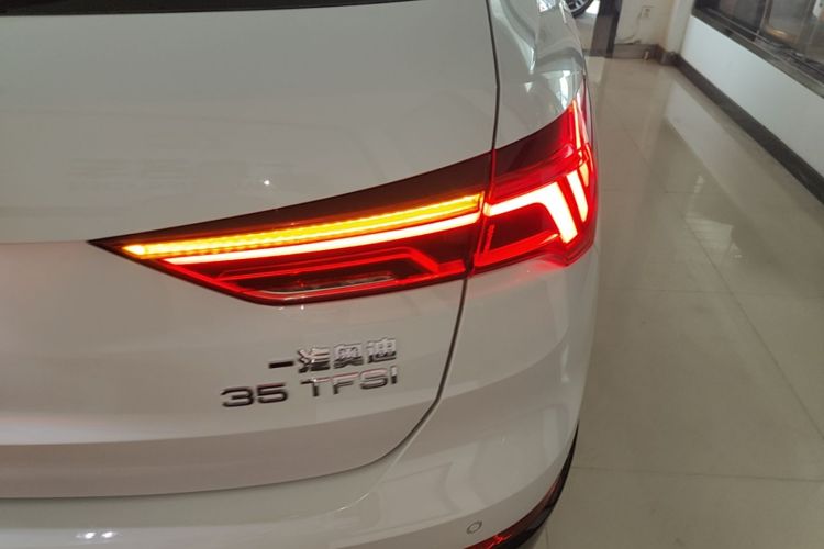 Audi Q3 2023 #8 Audi Q3 2023 car image #8