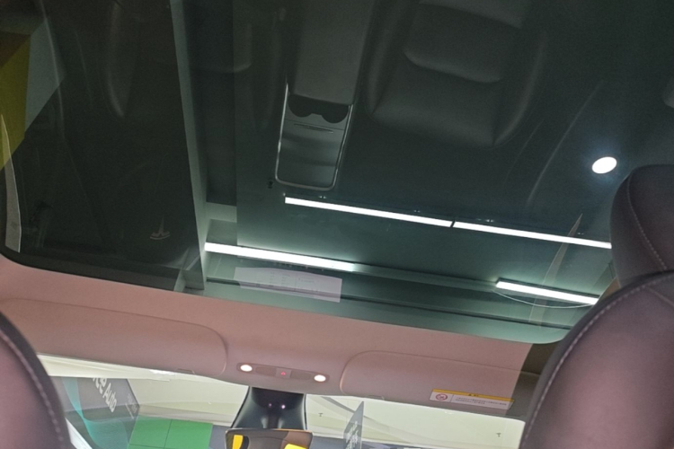 Tesla Model Y 2023 car image #20