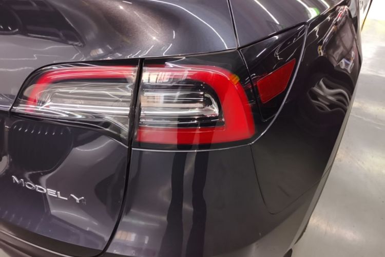 Tesla Model Y 2024 car image #8