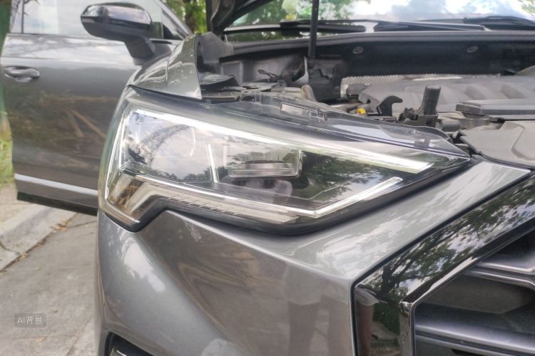 Audi Q3 2020 car image #8