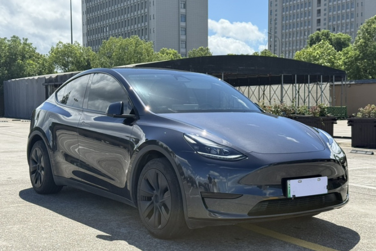 Tesla Model Y 2024 #3 Tesla Model Y 2024 car image #3