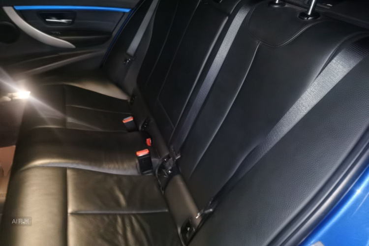 BMW 3 Series 2018 car image #19