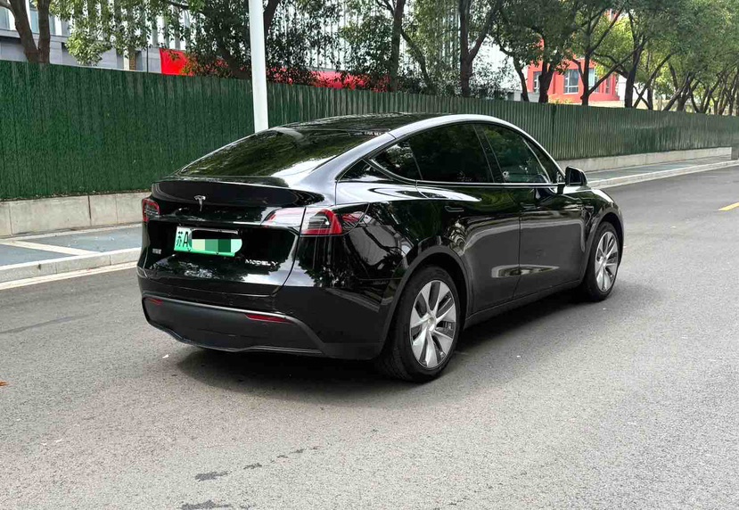 Tesla Model Y 2022 car image #5
