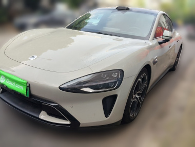 MI SU7 2024 immagine di auto 