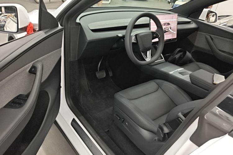 Tesla Model Y 2026 #16 Tesla Model Y 2026 car image #16