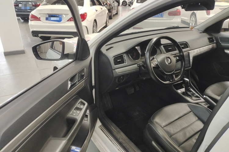Volkswagen Lavida 2018 car image #16
