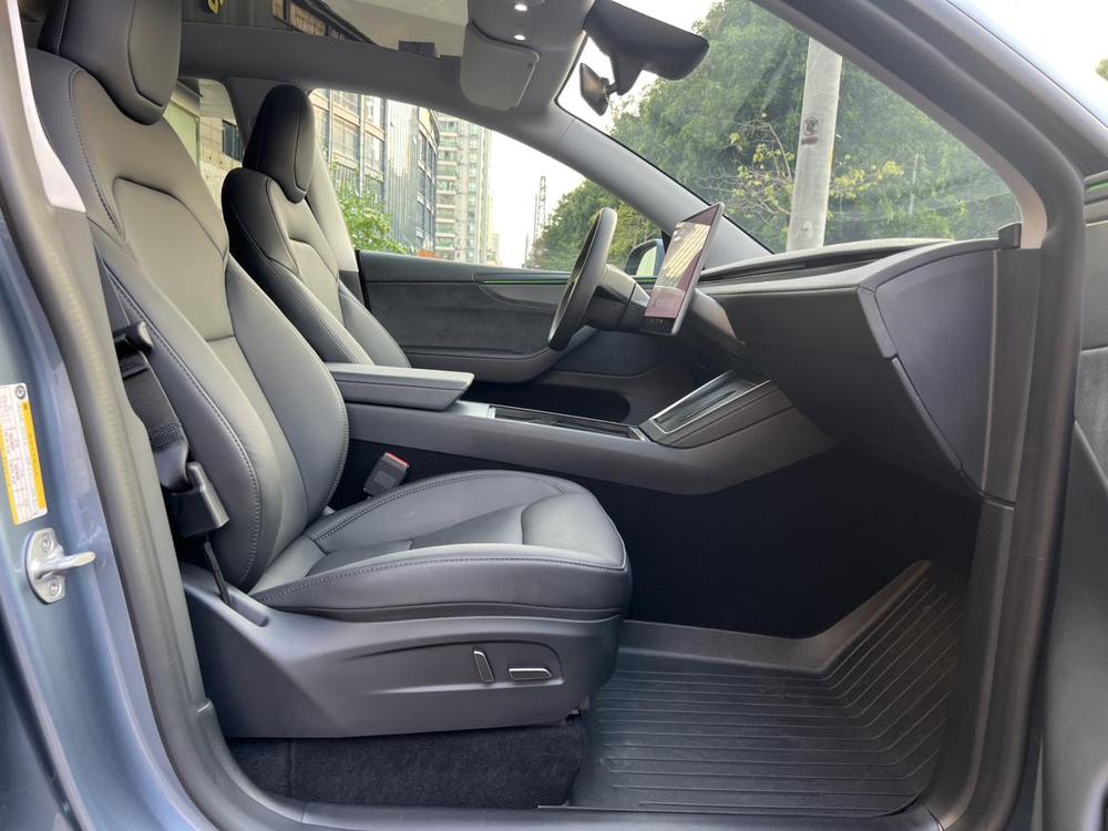 Tesla Model Y 2025 #19 Tesla Model Y 2025 immagine di auto #19