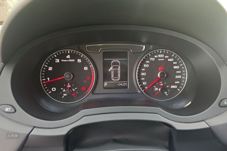 Audi Q3 2018 car image #13