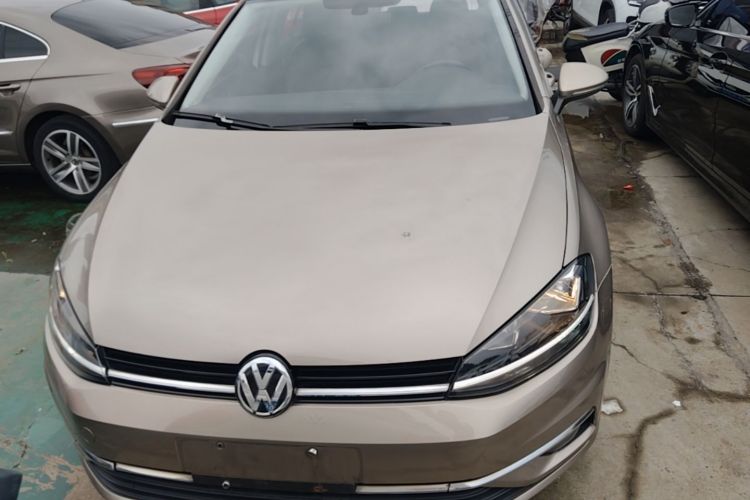 Volkswagen Golf 2018 car image #3