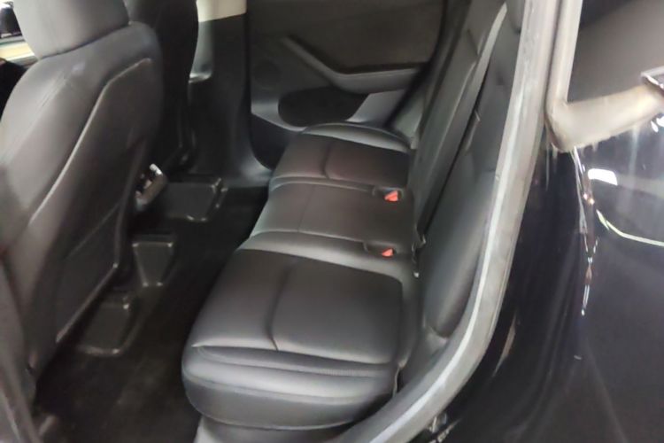 Tesla Model Y 2022 car image #17