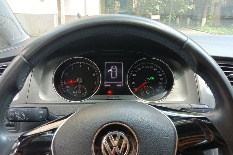 Volkswagen Golf 2017 car image #13