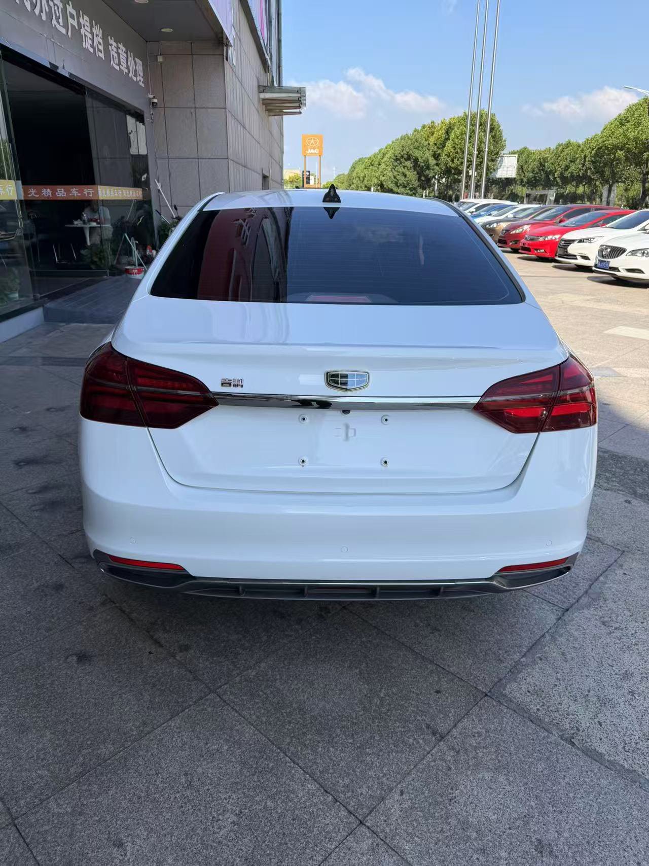 GEELY Emgrand 2019 #8 GEELY Emgrand 2019 car image #8