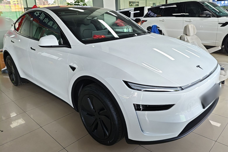 Tesla Model Y 2026 #4 Tesla Model Y 2026 car image #4