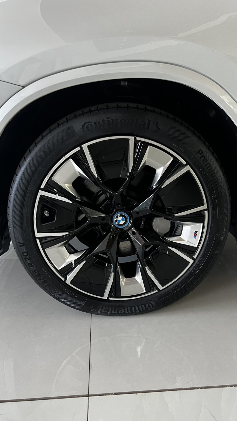 BMW iX3 2023 car image #2