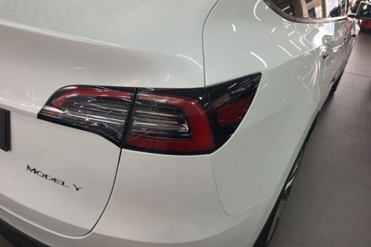 Tesla Model Y 2022 #8 Tesla Model Y 2022 car image #8