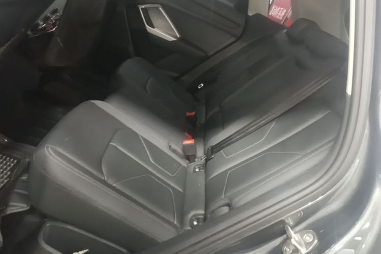 Audi Q3 2020 car image #17