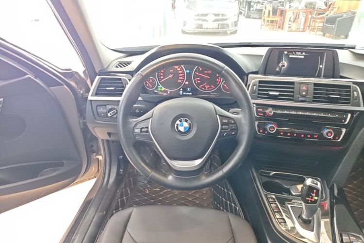 BMW 3 Series 2017 car image #15