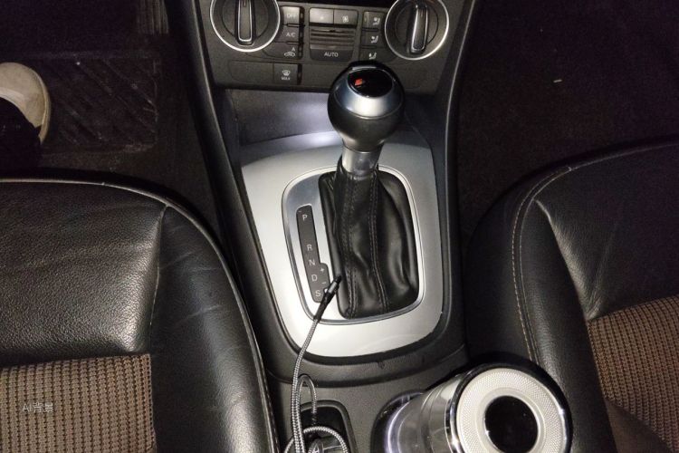 Audi Q3 2018 car image #16